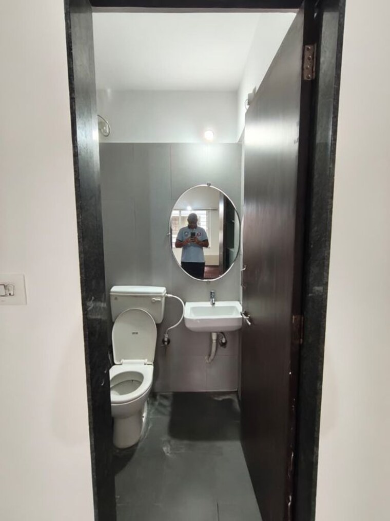 Bathroom, wakad 2 Bedroom 950 Sq.Ft. Apartment In Wakad Pune 10458159