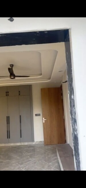 Building Lobby in 3 BHK Builder Floor at Sector 85 – for Rent