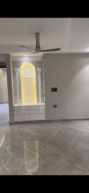 Room in 3 BHK Builder Floor at Sector 85 – for Rent