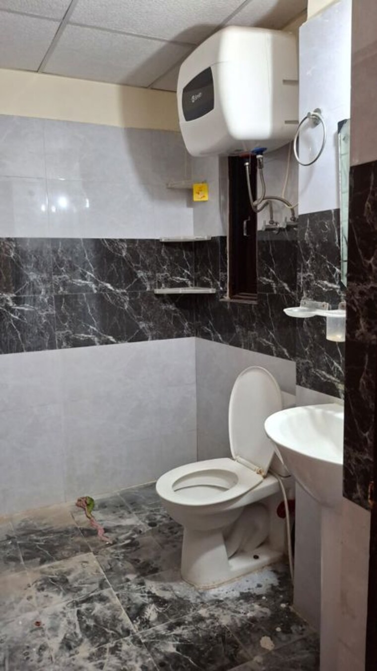 Bathroom, gulmohur-garden 3.5 Bedroom 1480 Sq.Ft. Apartment In Raj Nagar Extension Ghaziabad 10458180
