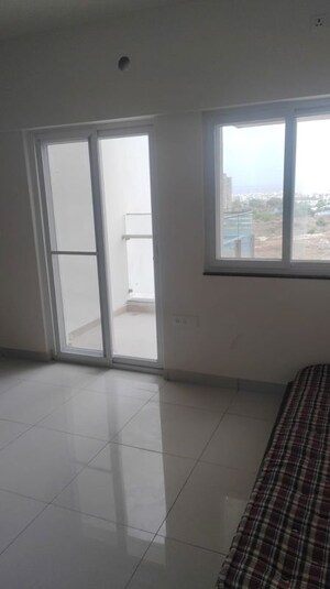 Room in 2 BHK Apartment at Purvankara Emerald Bay, Mundhwa – for Rent