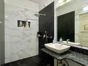 Team Area in 3 BHK Apartment at Prabhadevi – for Rent