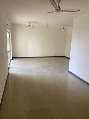 Room in 3.5 BHK Apartment at BPTP Park Grandeura, Sector 82 – for Rent