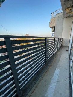 2 BHK Builder Floor For Rent in Medi City