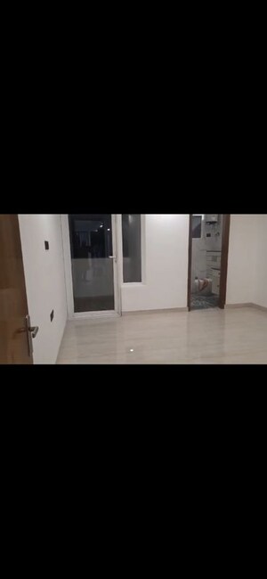 Room in 4 BHK Builder Floor at BPTP Eden Estate, Sector 81 – for Rent