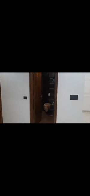 Room in 4 BHK Builder Floor at BPTP Eden Estate, Sector 81 – for Rent