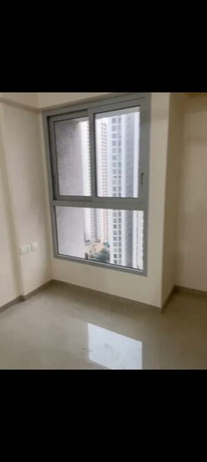 Room in 2 BHK Apartment at Piramal  Vaikunth Cluster 4, Balkum Pada – for Rent