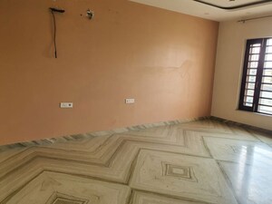 Room in 3 BHK Builder Floor at Sector 75 – for Rent