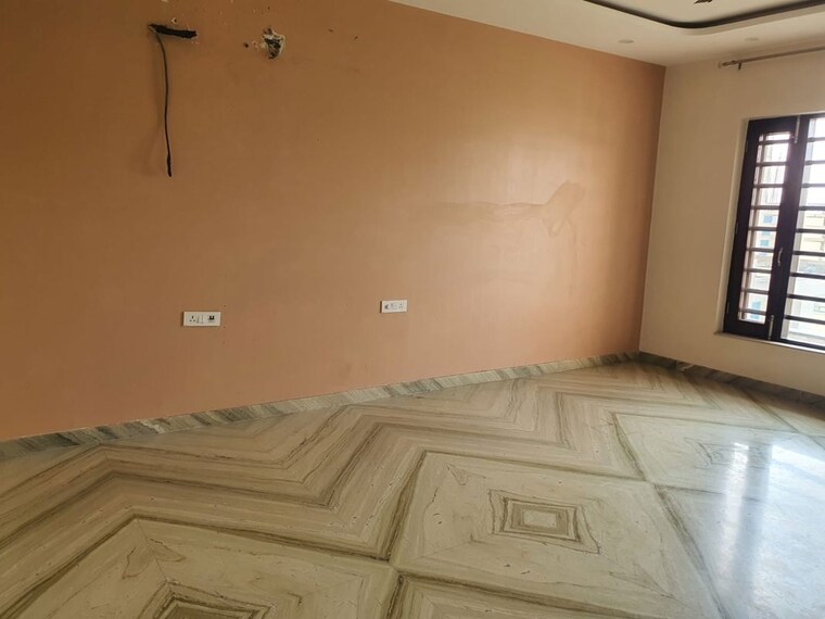 Room, sector 75 3 Bedroom 300 Sq.Yd. Builder Floor In Sector 75 Faridabad 10458314