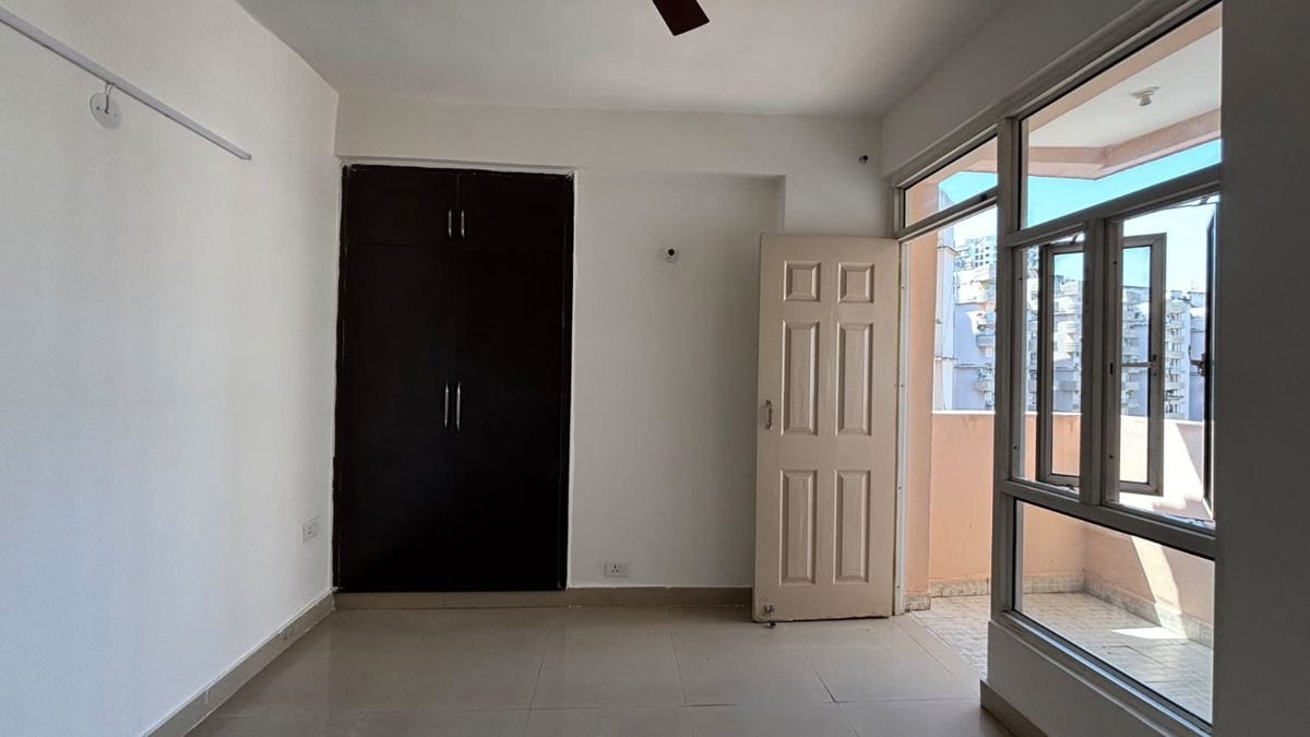 3 BHK 1380 Sq.Ft. Apartment in Paramount Emotions