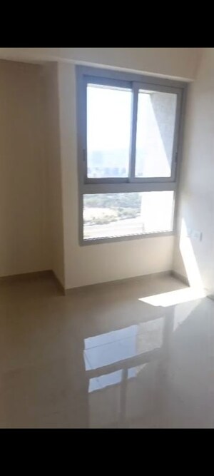 Room in 4 BHK Apartment at Piramal  Vaikunth Cluster 4, Balkum Pada – for Rent