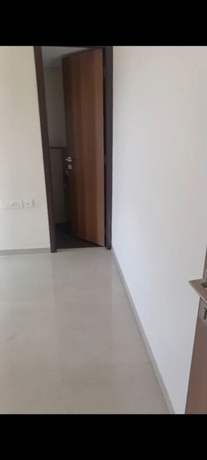 Room in 4 BHK Apartment at Piramal  Vaikunth Cluster 4, Balkum Pada – for Rent