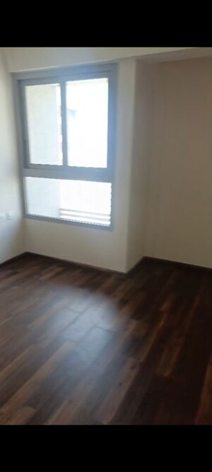 Room in 4 BHK Apartment at Piramal  Vaikunth Cluster 4, Balkum Pada – for Rent