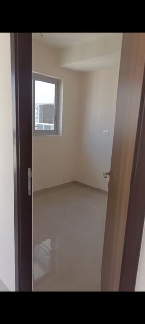 Room in 4 BHK Apartment at Piramal  Vaikunth Cluster 4, Balkum Pada – for Rent