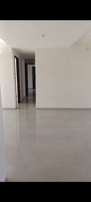 Room in 4 BHK Apartment at Piramal  Vaikunth Cluster 4, Balkum Pada – for Rent