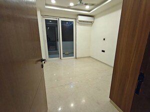 Room in 3 BHK Builder Floor at Vipul World Floors, Sector 48 – for Sale