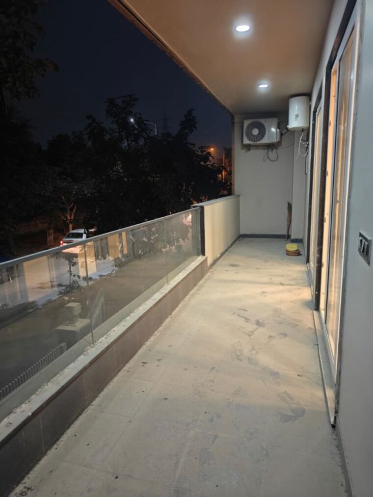 Balcony, vipul-world-floors 3 Bedroom 240 Sq.Yd. Builder Floor In Sector 48 Gurgaon 10458336