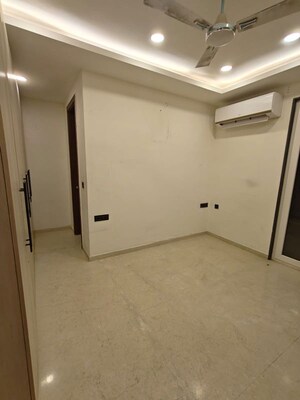 Room in 3 BHK Builder Floor at Vipul World Floors, Sector 48 – for Sale