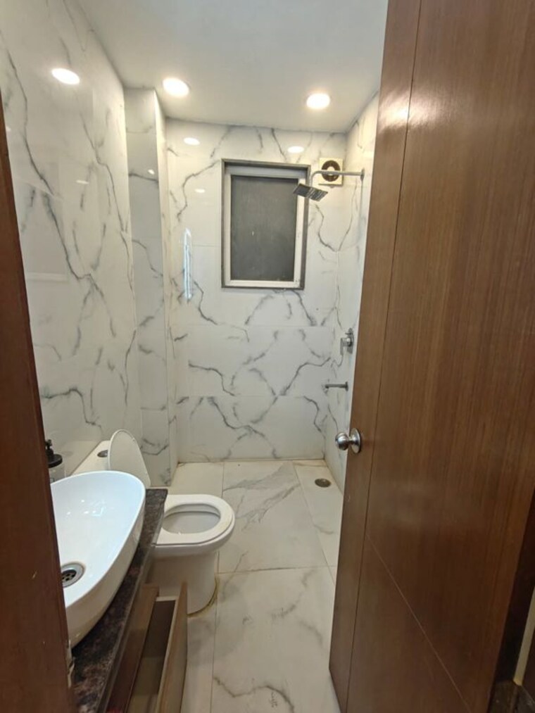 Bathroom, vipul-world-floors 3 Bedroom 240 Sq.Yd. Builder Floor In Sector 48 Gurgaon 10458336
