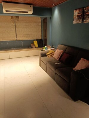 Living Room in 1.5 BHK Apartment at Maimoon Apartment, Prabhadevi – for Rent