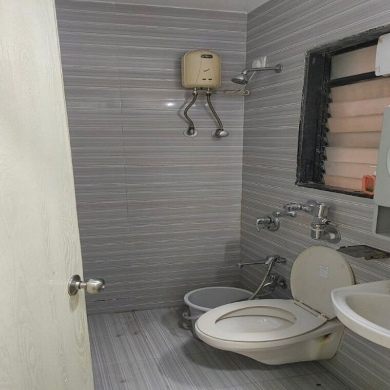 Bathroom, suncity-complex 2 Bedroom 650 Sq.Ft. Apartment In Powai Mumbai 10458361