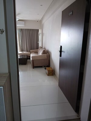 Room in 3 BHK Apartment at Arkade Aspire, Goregaon East – for Rent