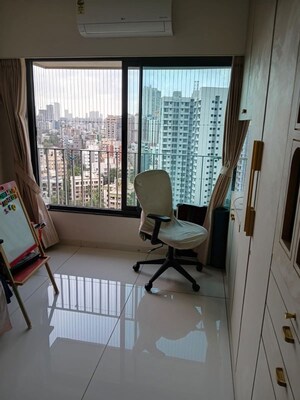 Room in 3 BHK Apartment at Arkade Aspire, Goregaon East – for Rent