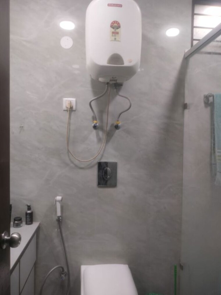 Bathroom, vasant kunj 3 Bedroom 1800 Sq.Ft. Apartment In Vasant Kunj Delhi 10458471