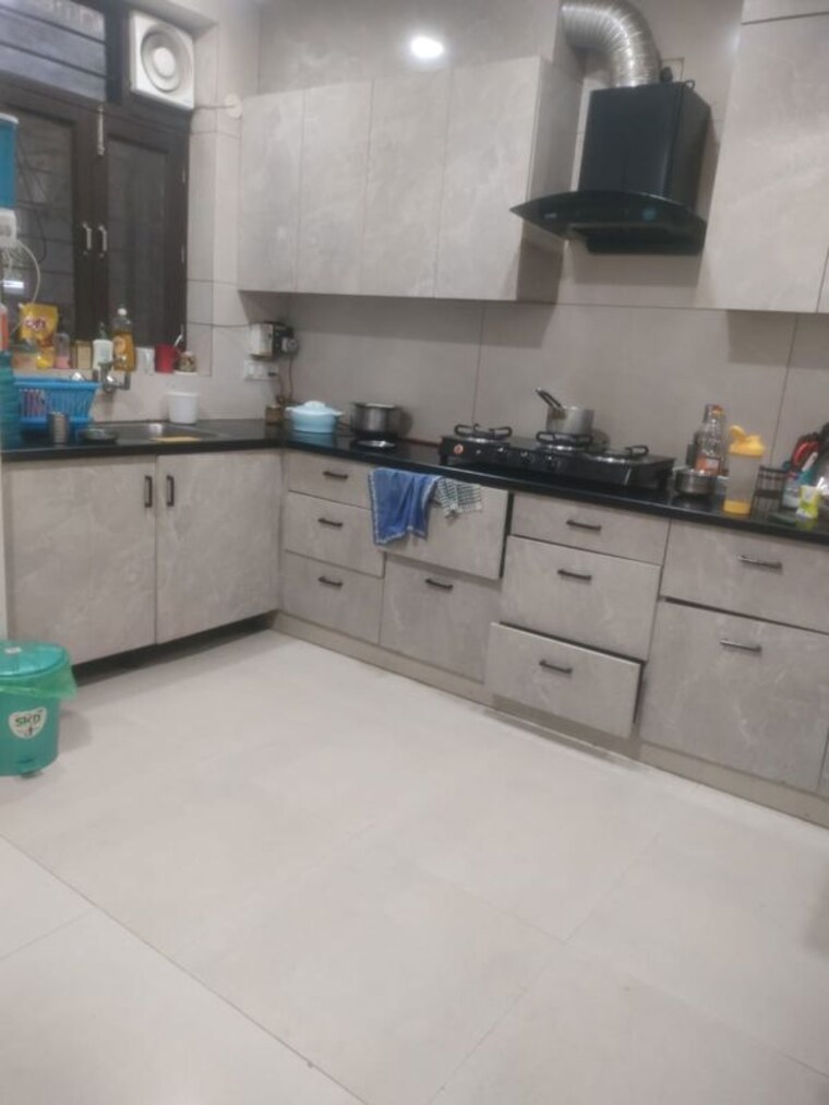 Kitchen, vasant kunj 3 Bedroom 1800 Sq.Ft. Apartment In Vasant Kunj Delhi 10458471