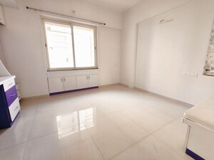 Room in 3 BHK Apartment at Kumar Princetown Royal, Undri – for Rent