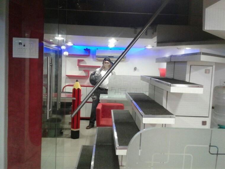 Team Area, om-heera-panna-mall Commercial Office Space 300 Sq.Ft. In Andheri West Mumbai 10458474