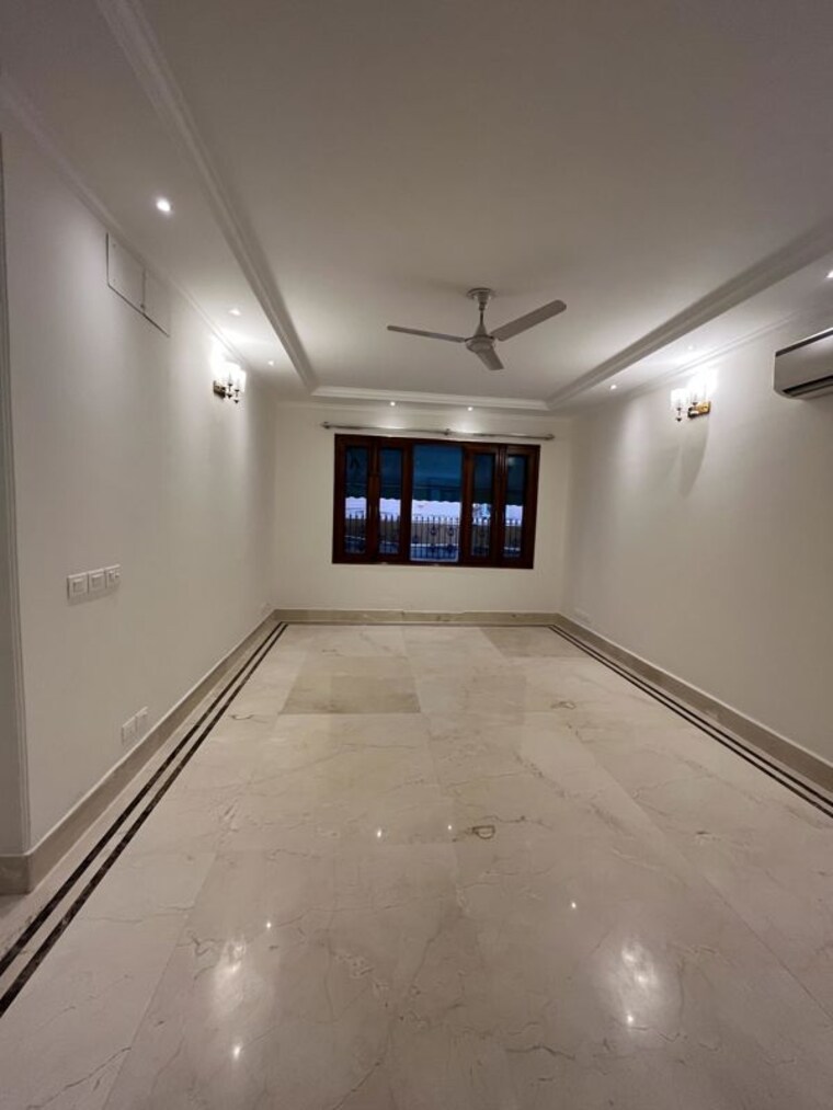 Bathroom, panchsheel park 4 Bedroom 7200 Sq.Ft. Builder Floor In Panchsheel Park Delhi 10458475