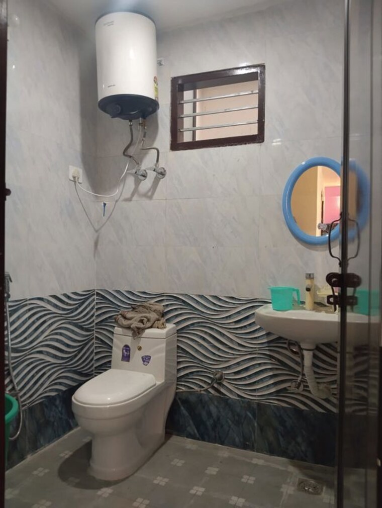 Bathroom, neb sarai 3 Bedroom 1200 Sq.Ft. Builder Floor In Neb Sarai Delhi 10458519