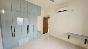 Room in 3 BHK Apartment at Prestige Beverly Hills, Kokapet – for Rent