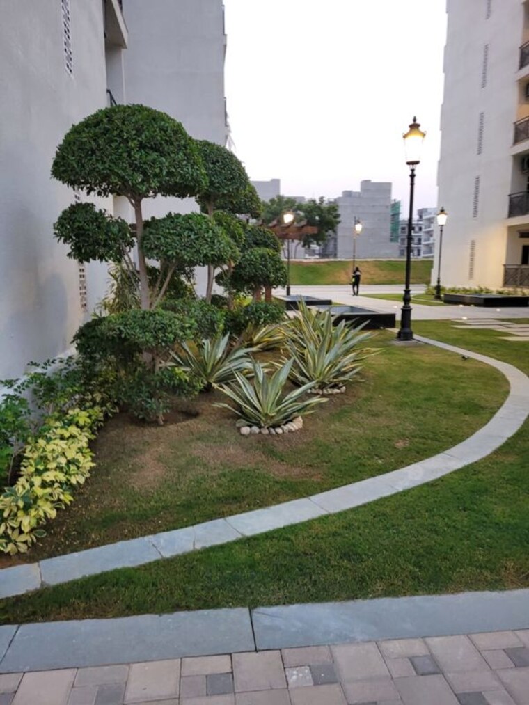 Garden, central-park-flower-valley-aqua-front-towers 4 Bedroom 2600 Sq.Ft. Apartment In Sohna Sector 33 Gurgaon 10458496