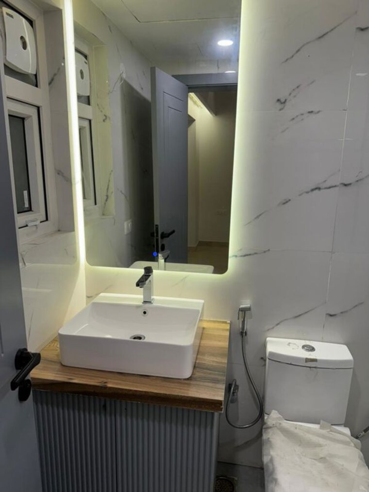 Bathroom, central-park-flower-valley-aqua-front-towers 4 Bedroom 2600 Sq.Ft. Apartment In Sohna Sector 33 Gurgaon 10458496