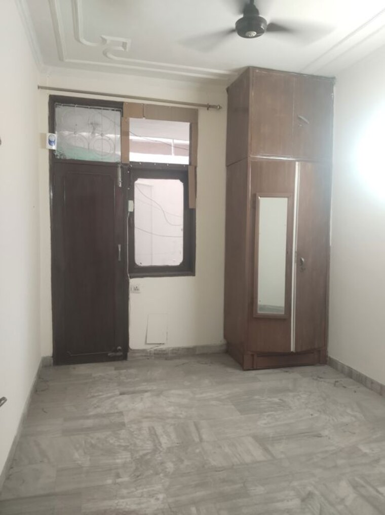 Room, chittaranjan park 2.5 Bedroom 1400 Sq.Ft. Builder Floor In Chittaranjan Park Delhi 10458594