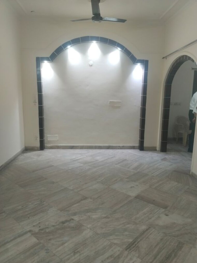 Room, chittaranjan park 2.5 Bedroom 1400 Sq.Ft. Builder Floor In Chittaranjan Park Delhi 10458594