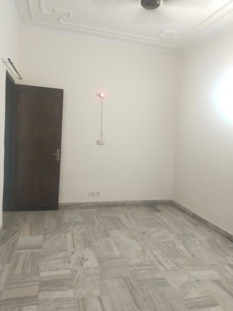 Room, chittaranjan park 2.5 Bedroom 1400 Sq.Ft. Builder Floor In Chittaranjan Park Delhi 10458594