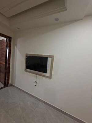 Furnished Amenities in 2 BHK Apartment at Saket – for Rent