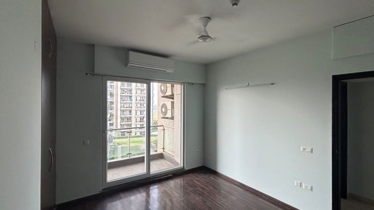 3.5 BHK + Servant Room 1895 Sq.Ft. Apartment in Microtek Greenburg