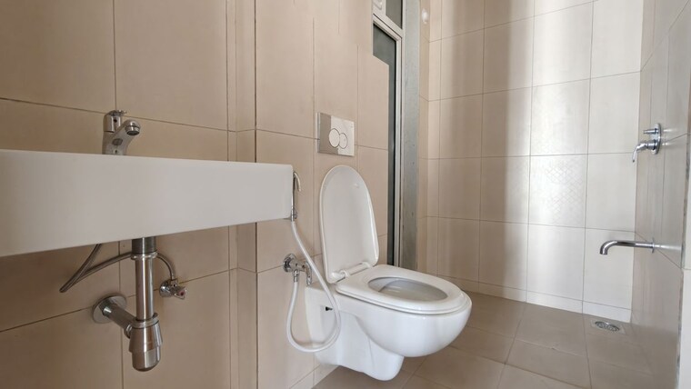 Bathroom, godrej-emerald 3 Bedroom 927 Sq.Ft. Apartment In Ghodbunder Road Thane 10458605