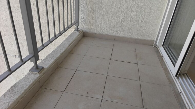 Balcony, godrej-emerald 3 Bedroom 927 Sq.Ft. Apartment In Ghodbunder Road Thane 10458605