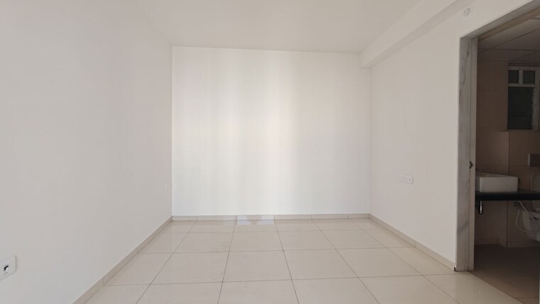 Bathroom, godrej-emerald 3 Bedroom 927 Sq.Ft. Apartment In Ghodbunder Road Thane 10458605