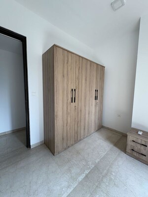 Room in 3 BHK Apartment at Lodha The Park, Worli – for Rent