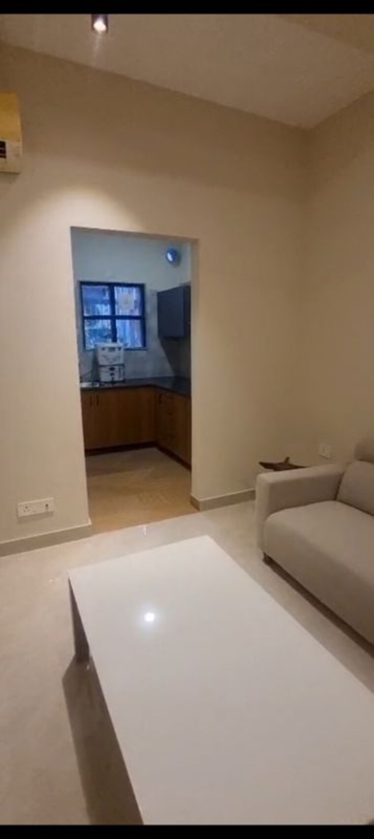 Room, dlf-gateway-tower 1 RK 200 Sq.Yd. Apartment In Dlf Phase ii Gurgaon 10458636