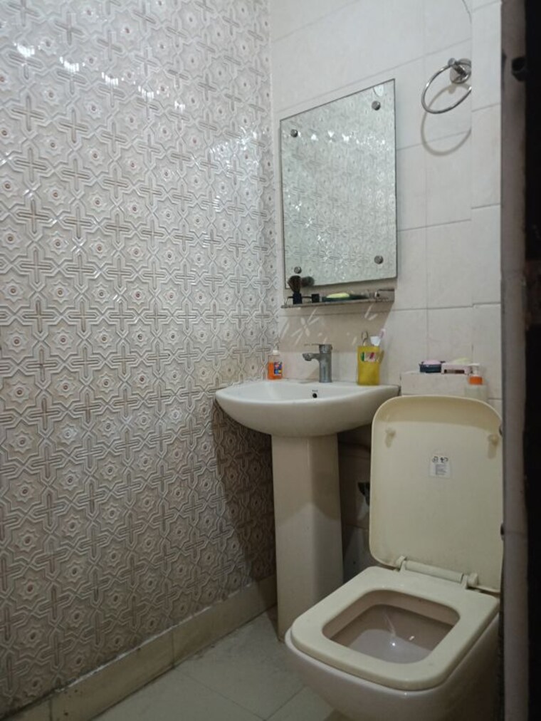 Bathroom, rajendra park 2 Bedroom 750 Sq.Ft. Builder Floor In Rajendra Park Gurgaon 10458610