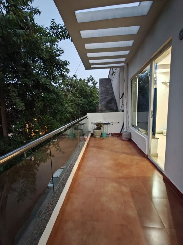 Balcony, sushant lok i 3 Bedroom 215 Sq.Yd. Builder Floor In Sushant Lok I Gurgaon 10458654