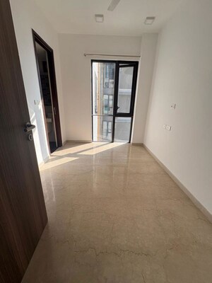 Room in 3 BHK Apartment at Lodha The Park, Worli – for Rent