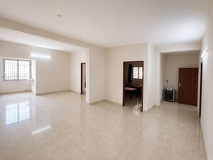 Room in 6 BHK Independent House at Thoraipakkam – for Rent